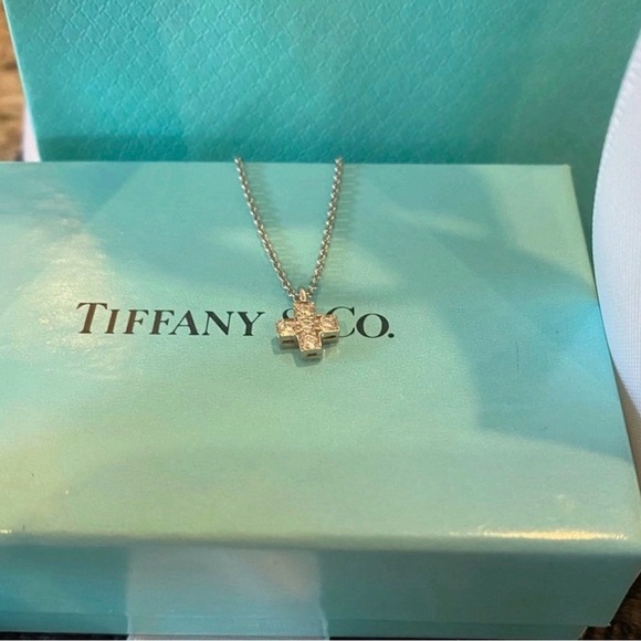 PLATINUM Classic Collection Natural Diamonds Crucifix Cross Rare Necklace - Picture 4 of 8